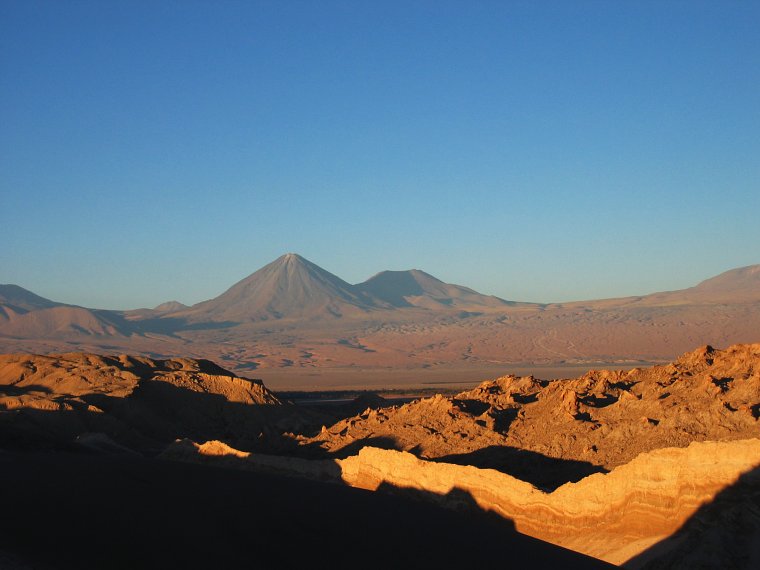 Volkan Licancabur vom Valle de la Luna gesehen