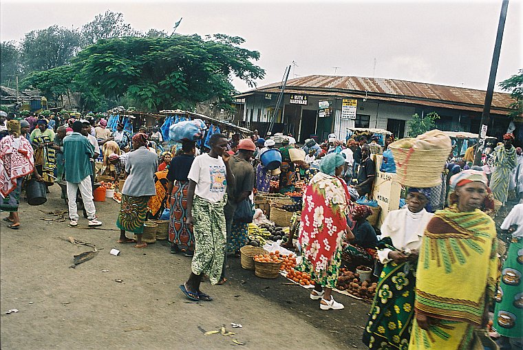 Straßenmarkt in Tansania