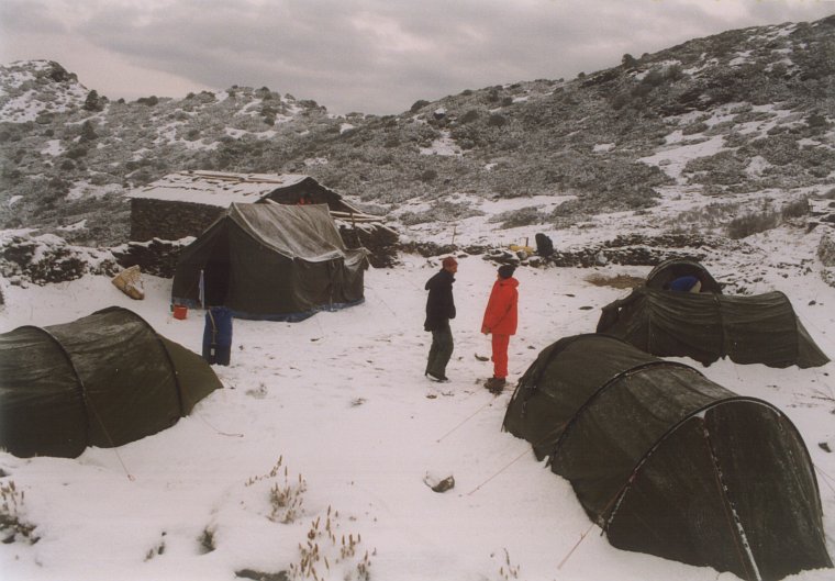 Schnee im Zeltlager