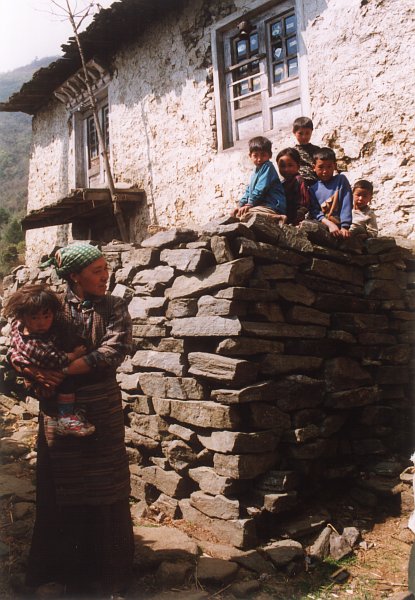 Kinder im Dorf